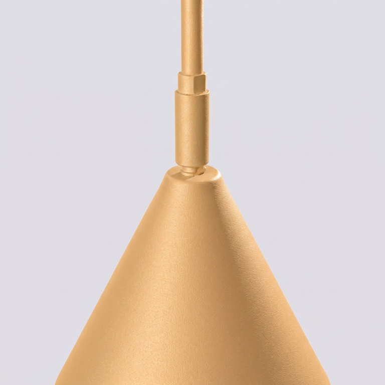 wysoka-złota-lampa-stojąca-do-kącika-czytelniczego