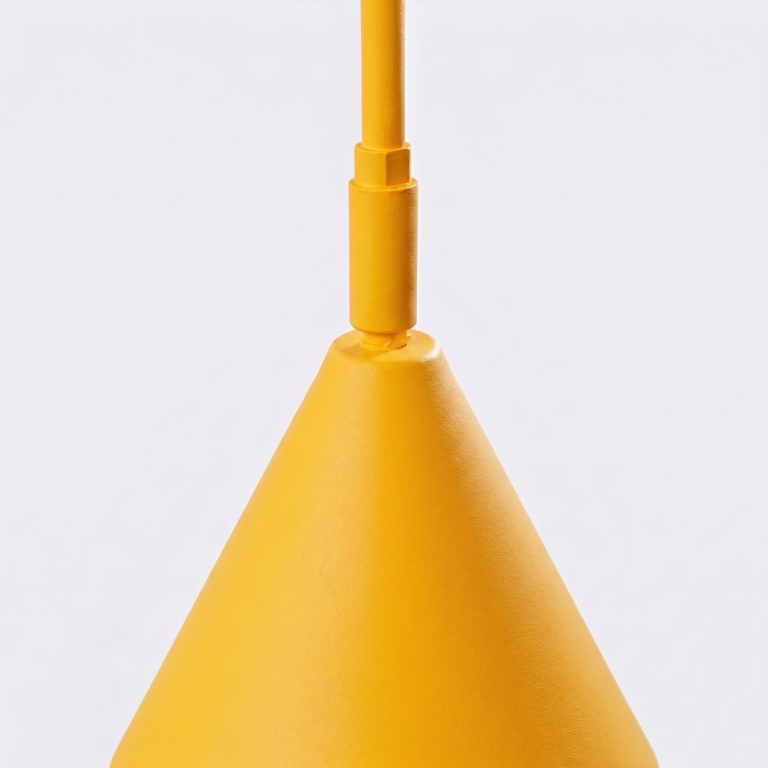 wysoka-żółta-lampa-stojąca-do-sypialni