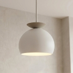 Pojedyncza lampa Elaris w jasnej kolorystyce - klosz kopuła