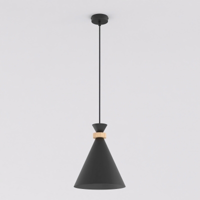 Czarna lampa wisząca Via z drewnianym elementem