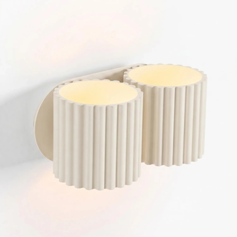aluminiowa-lampa-ścienna-do-sypialni