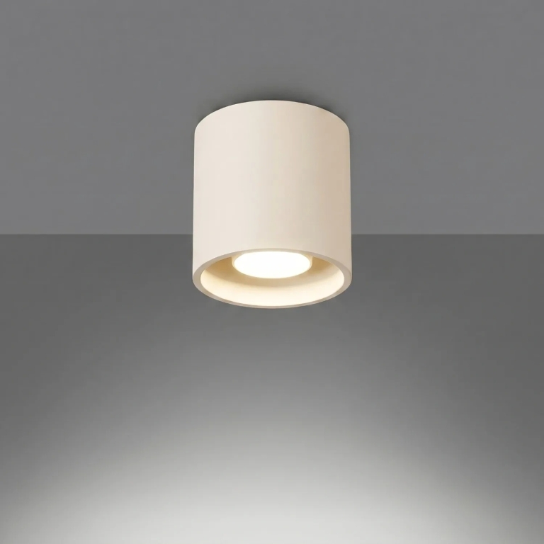 beżowa-aluminiowa-lampa-sufitowa-do-przedpokoju