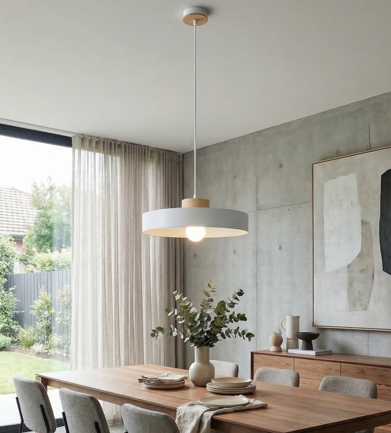 biała-lampa-wisząca-dekoracyjna-do-jadalni