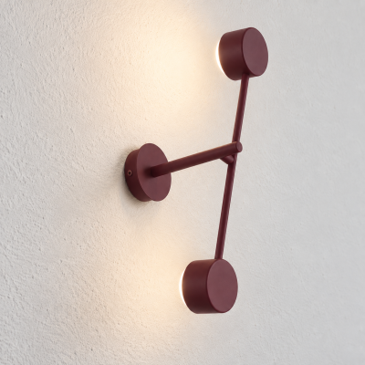 Burgundowy kinkiet Holly z minimalistycznym stelażem