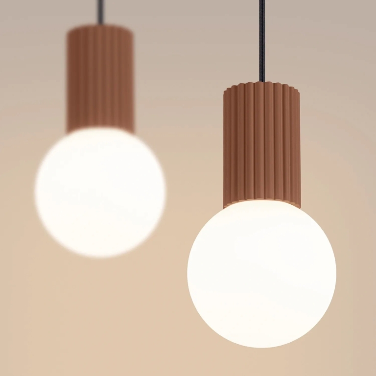 brązowa-szklana-lampa-wisząca