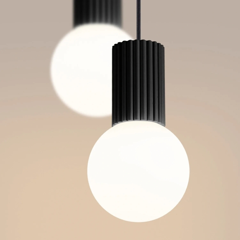 czarna-lampa-wisząca