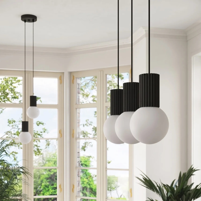 czarna-szklana-lampa-wisząca