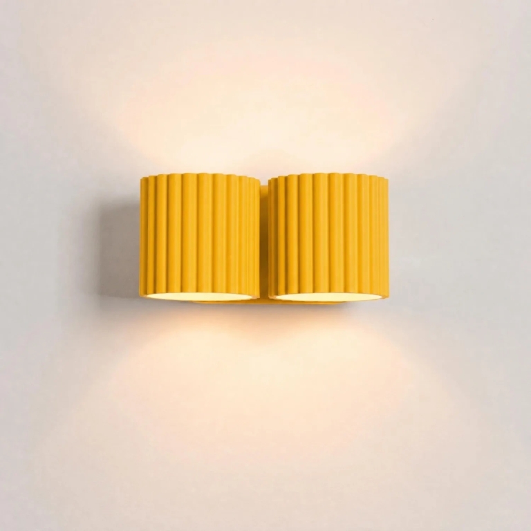 dekoracyjna-żółta-lampa-ścienna-do-sypialni