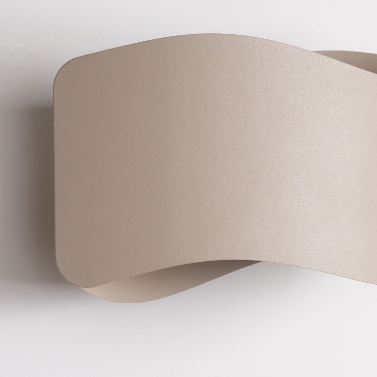 designerska-beżowa-lampa-ścienna
