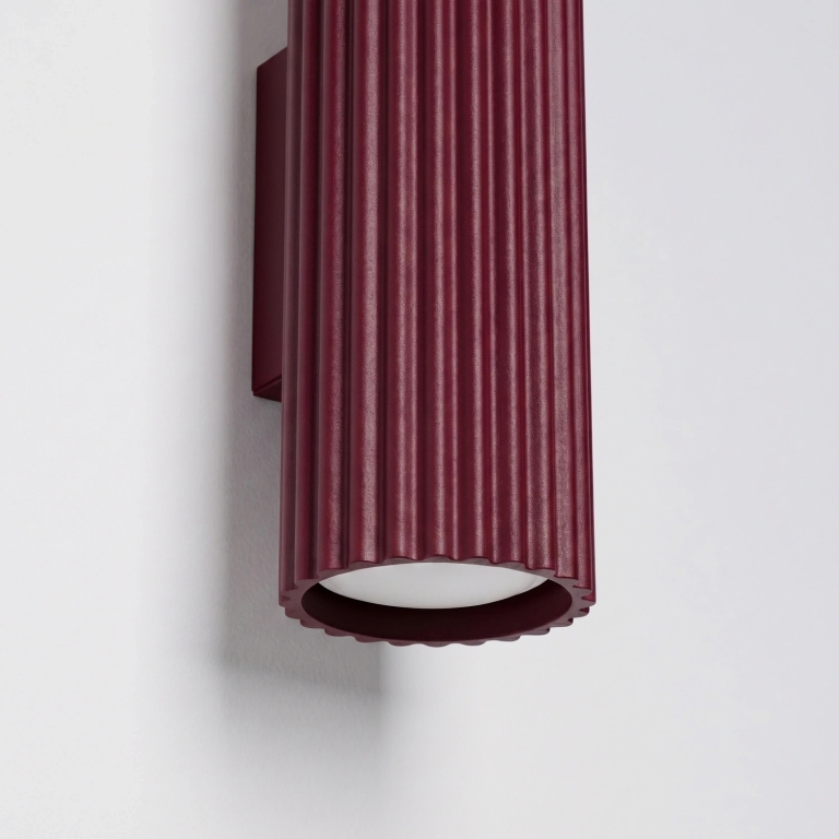 designerska-bordowa-lampa-ścienna-do-salonu