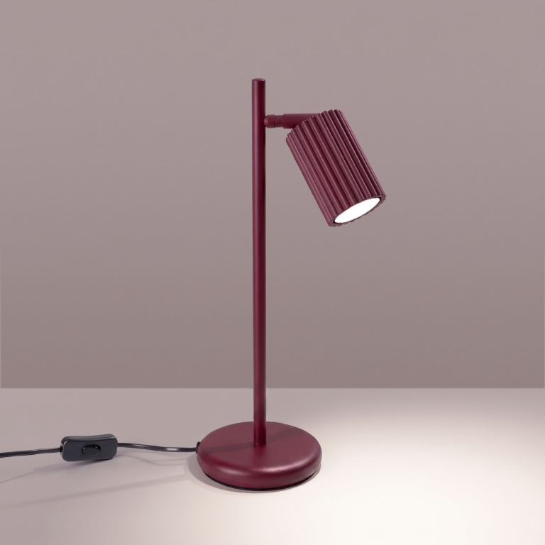 designerska-czerwona-aluminiowa-lampka-do-sypialni