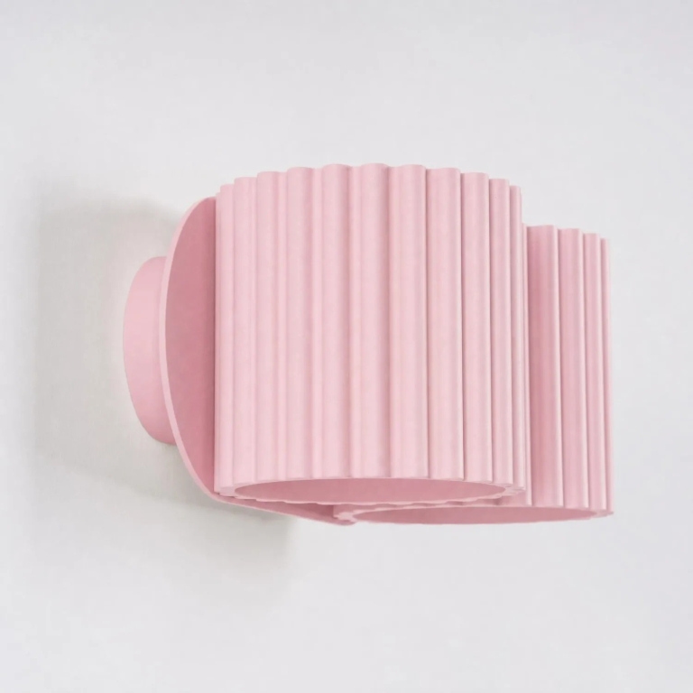 designerska-różowa-lampa-ścienna-do-sypialni