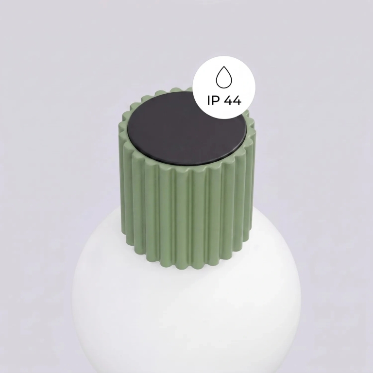 elegancka-aluminiowa-lampa-ścienna
