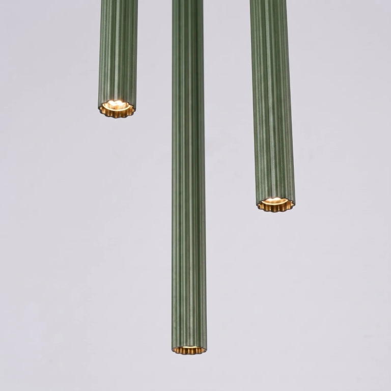 eleganckie-stalowe-oświetlenie-wiszące-do-kuchni