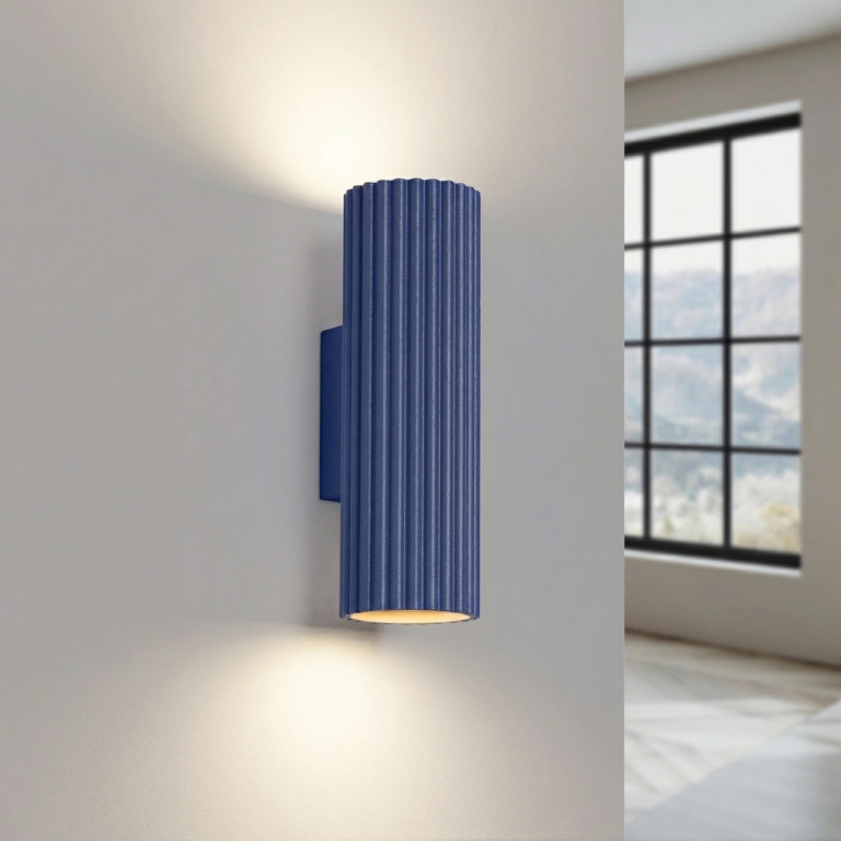 granatowa-lampa-ścienna