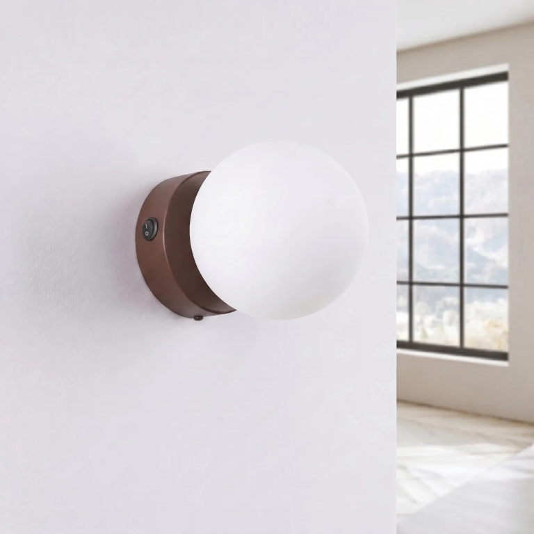 kawowa-szklana-lampa-ścienna