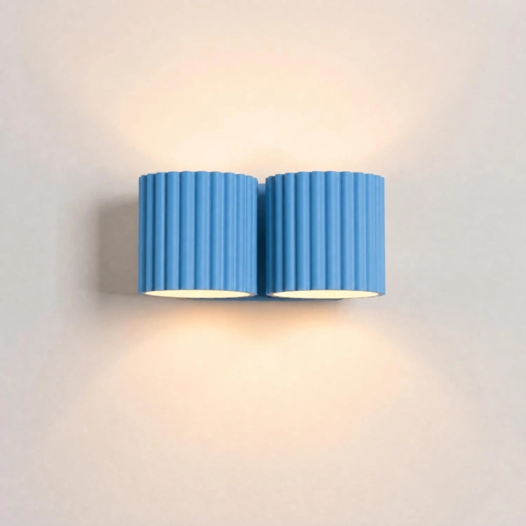 klasyczna-lampa-ścienna-niebieska