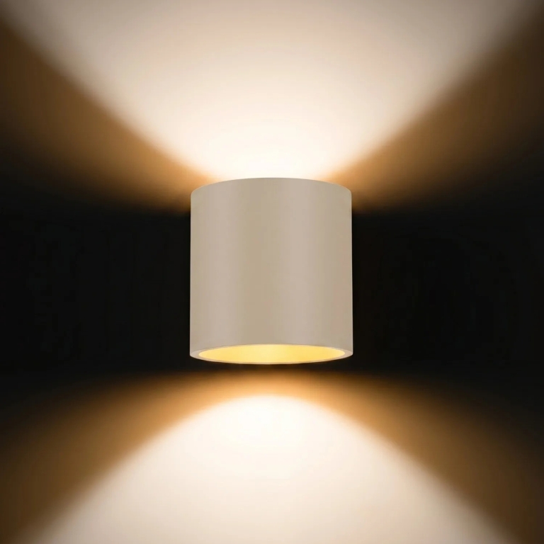 klasyczna-metalowa-lampa-ścienna