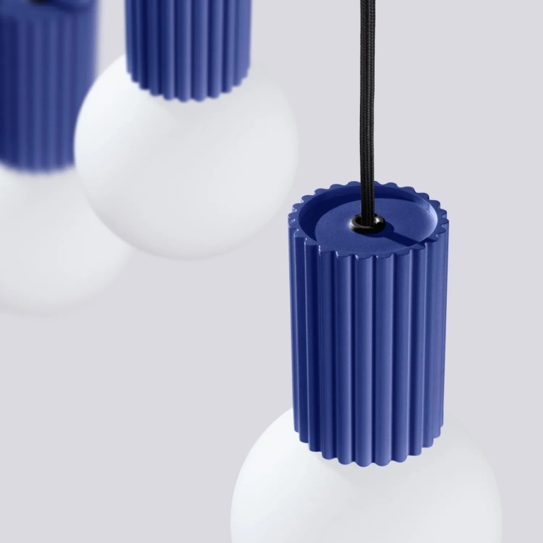 kobaltowa-szklana-lampa-wisząca