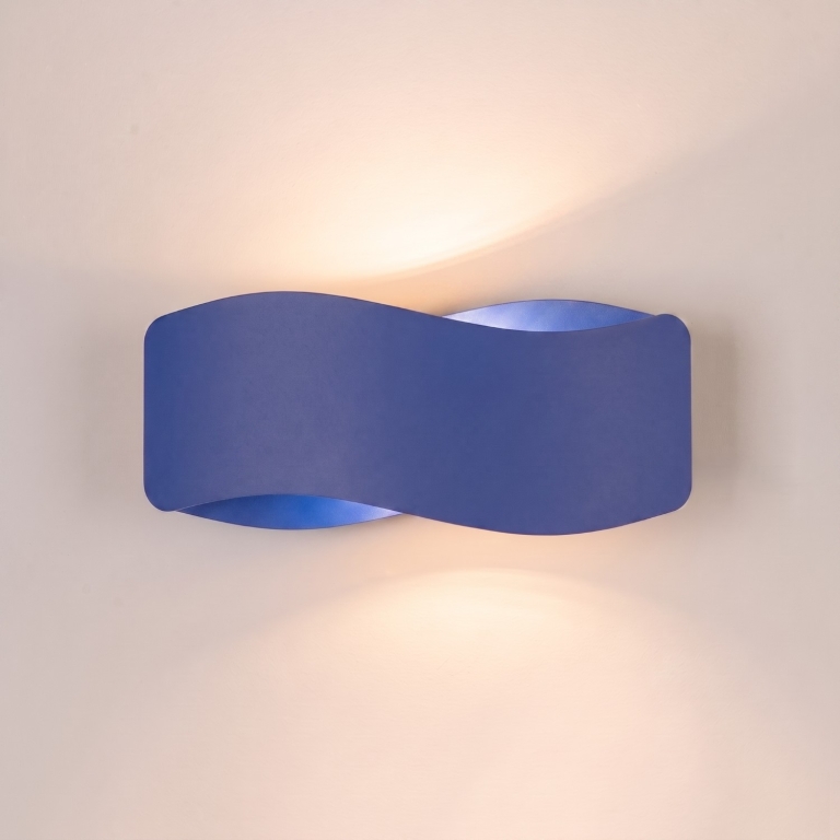 lampa-ścienna-niebieska