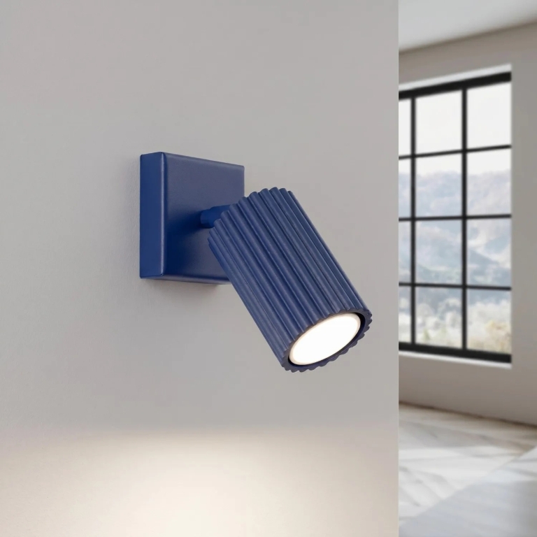 lampa-ścienna-nowoczesna-do-sypialni-z-ryflowanym-kloszem