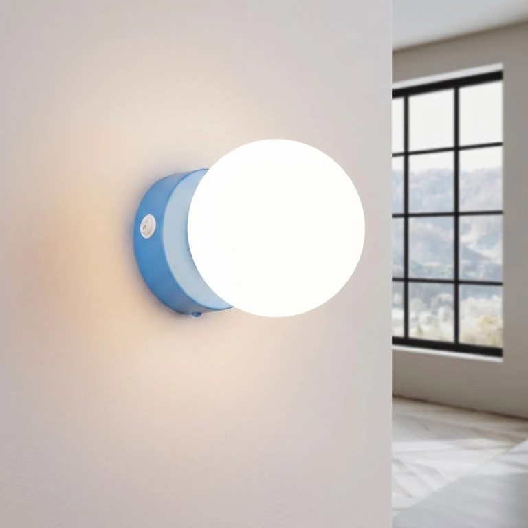lampa-ścienna-w-kolorze-lazurowym