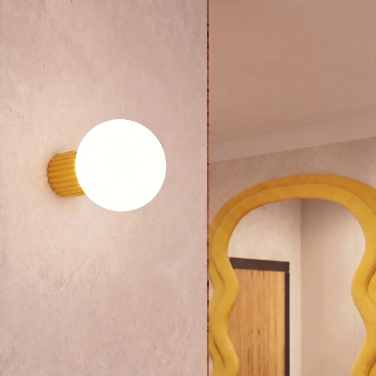 lampa-ścienna-w-kolorze-miodowym