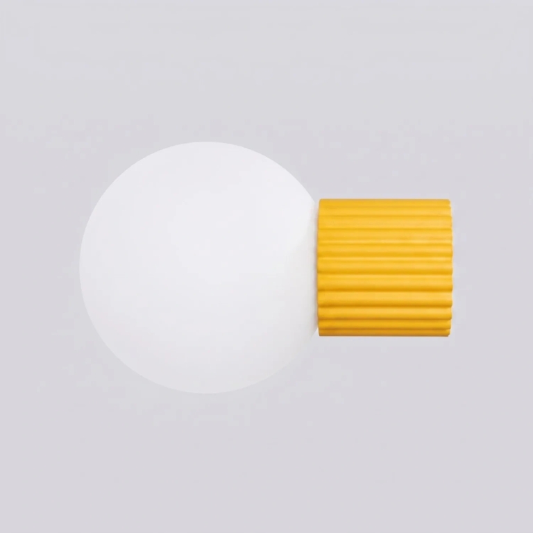 lampa-ścienna-żółta