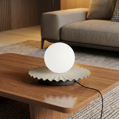 Flara - designerska lampka nocna w kolorze beżowym
