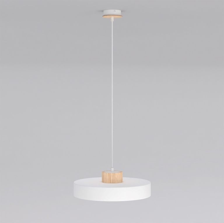 lampy-wiszące-z-drewnianym-wykończeniem