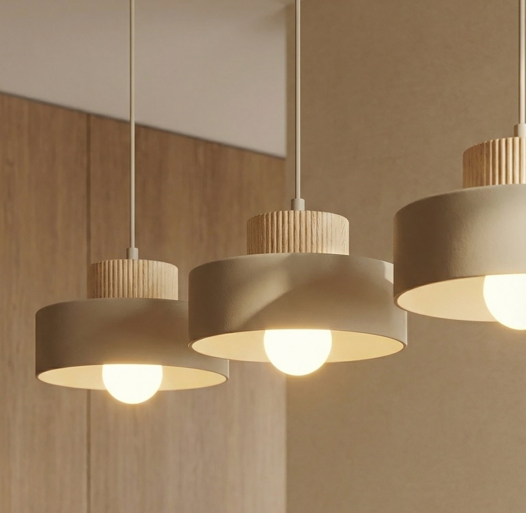 lampy-wiszące-z-drewnianym-wykończeniem-nad-stół