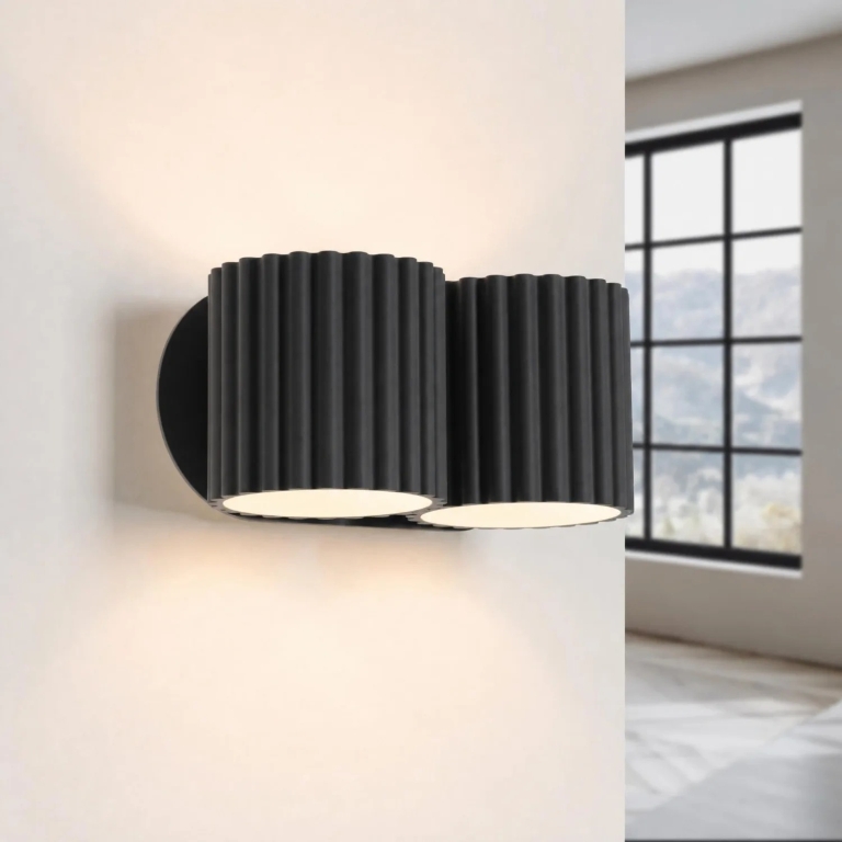 metalowa-lampa-ścienna