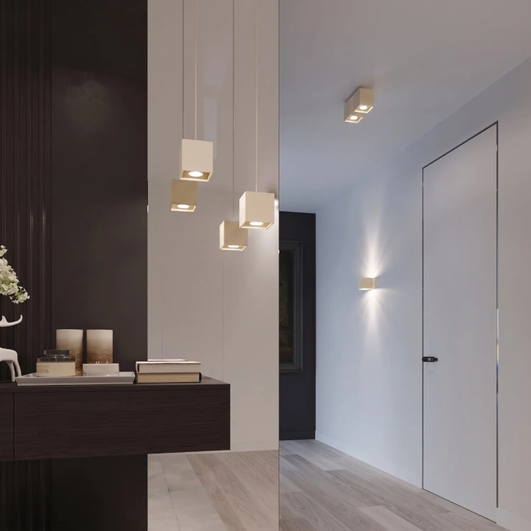 metalowa-lampa-ścienna