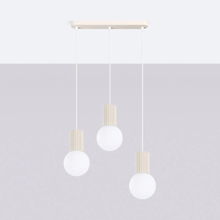 minimalistyczna-lampa-wisząca-w-kolorze-kremowym
