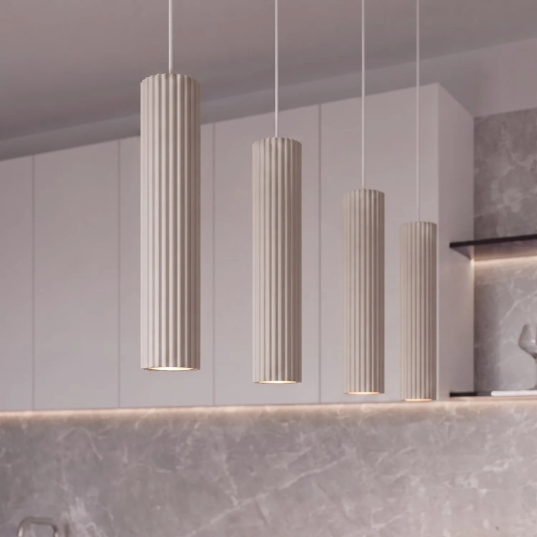 minimalistyczna-metalowa-lampa-wisząca-z-ryflowanym-kloszem