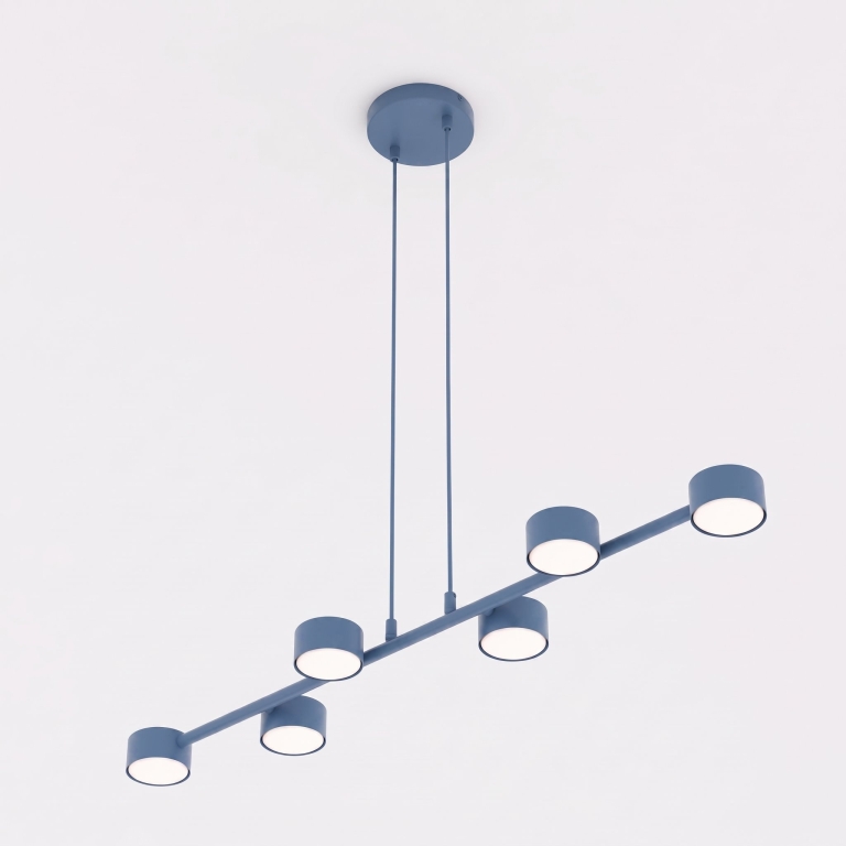 nowoczesna-lampa-wisząca-niebieska-nad-schody