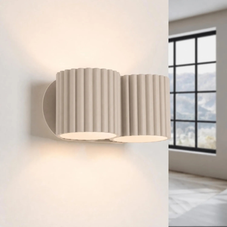 nowoczesna-metalowa-lampa-ścienna-do-sypialni
