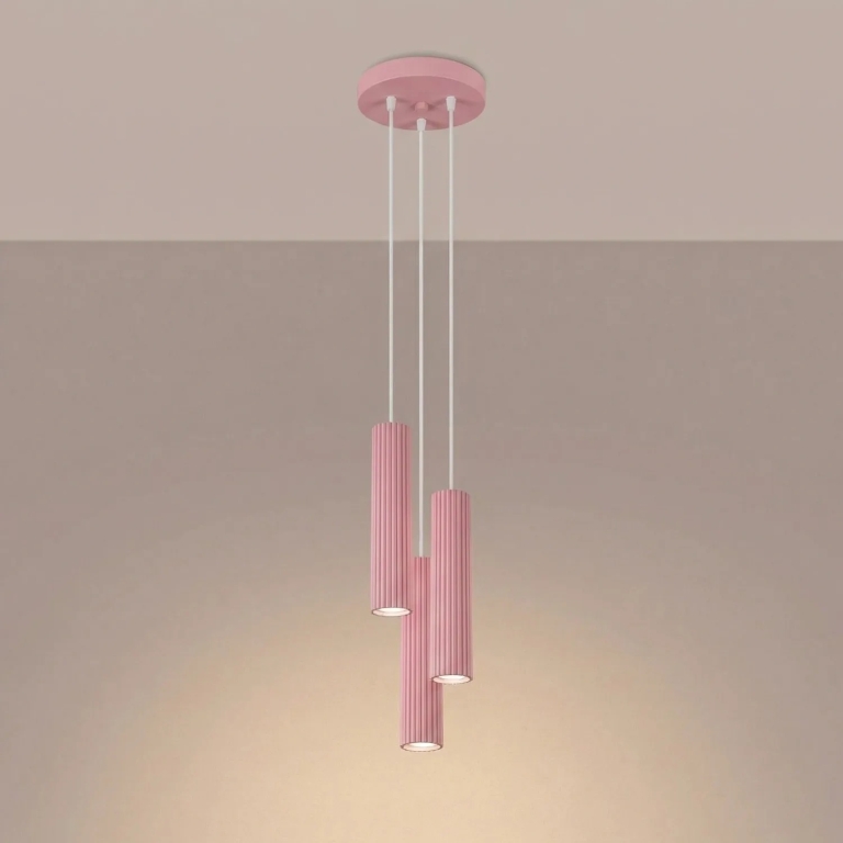 nowoczesna-pudrowa-lampa-wisząca-z-ryflowanymi-kloszami