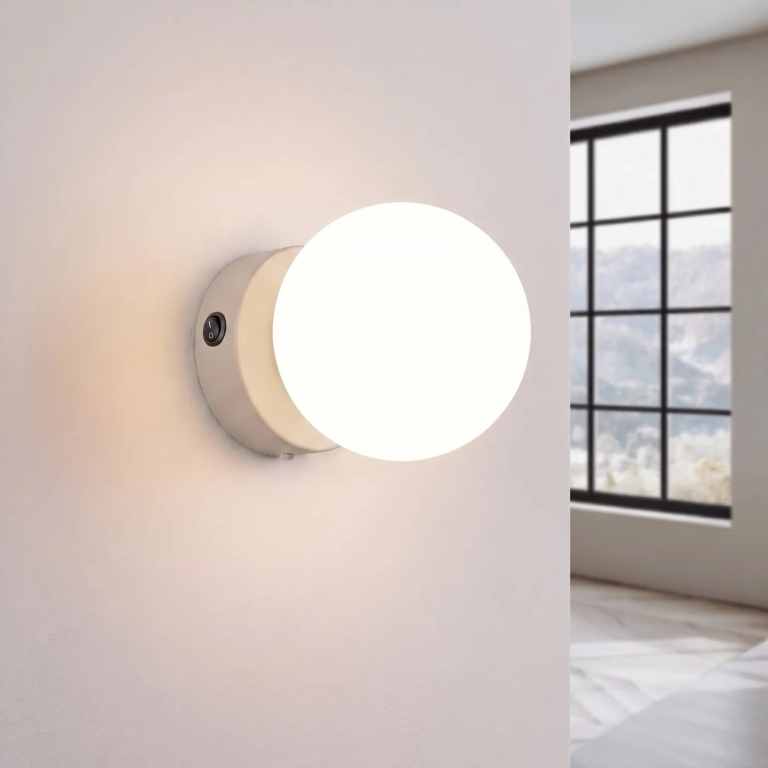 ozdobna-lampa-ścienna-w-kolorze-taupe