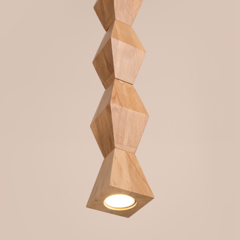 ozdobna-lampa-wisząca-bukowa
