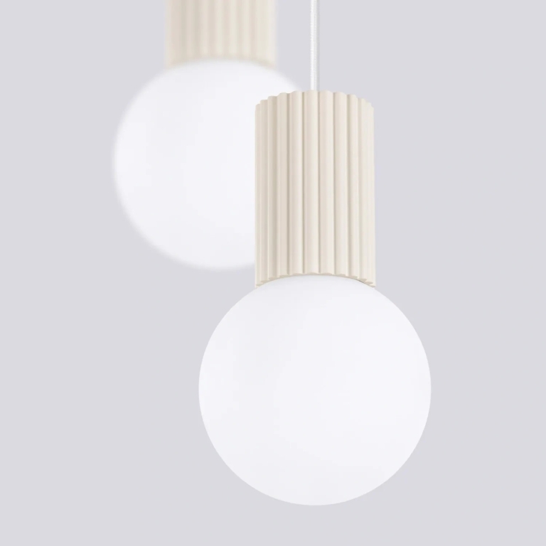 ozdobna-lampa-wisząca-do-sypialni