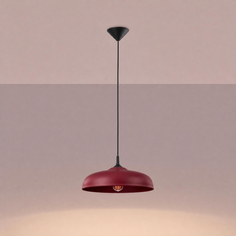 ozdobna-lampa-wisząca-w-kolorze-czerwonym