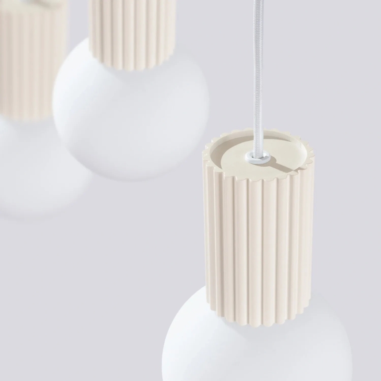 ozdobna-szklana-lampa-wisząca-do-sypialni