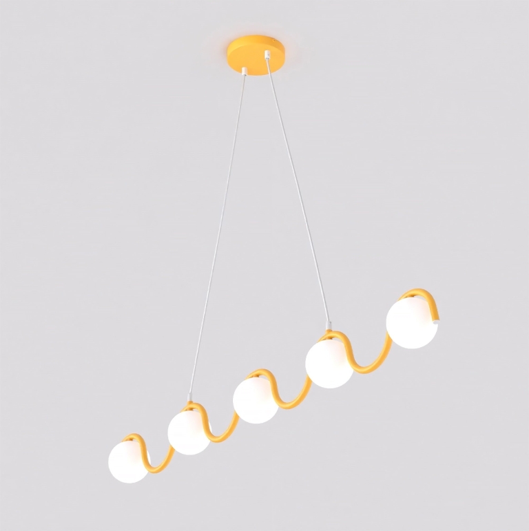 pomarańczowa-lampa-wisząca-do-jadalni