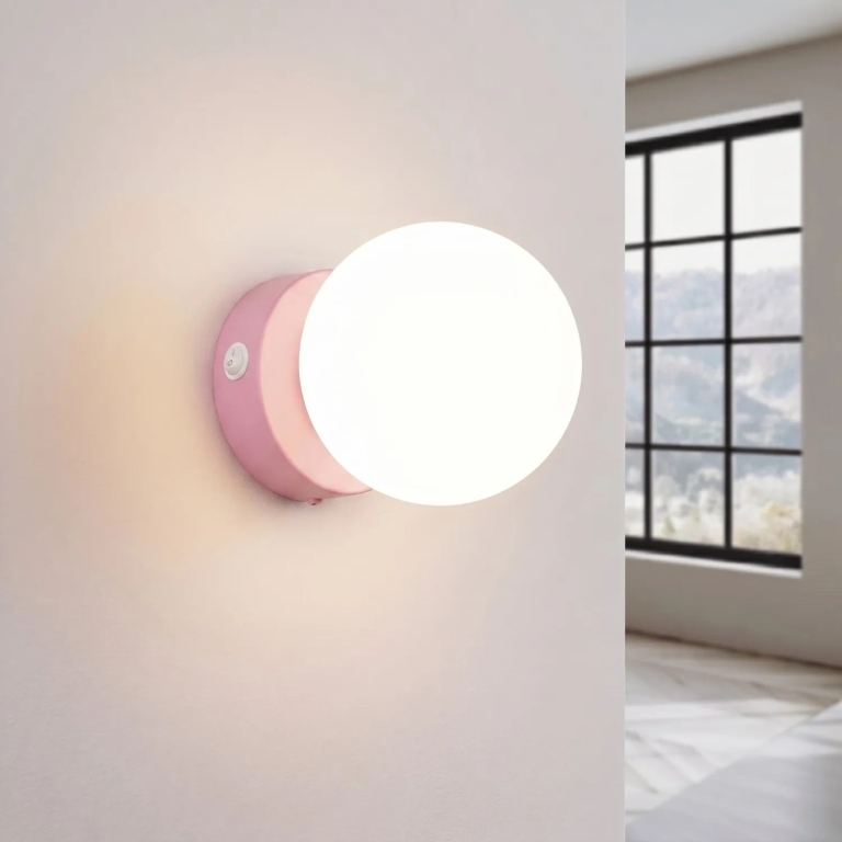 pudroworóżowa-nowoczesna-lampa-ścienna
