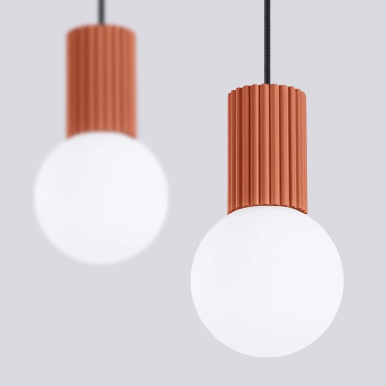 rdzawa-dekoracyjna-lampa-wisząca