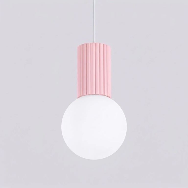 różowa-lampa-wisząca