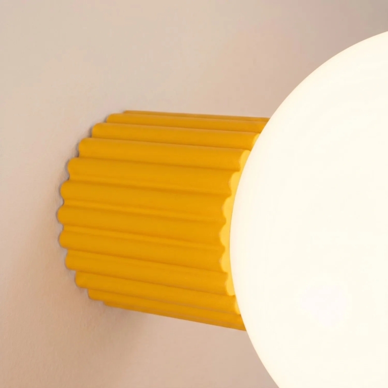 słoneczna-lampa-ścienna