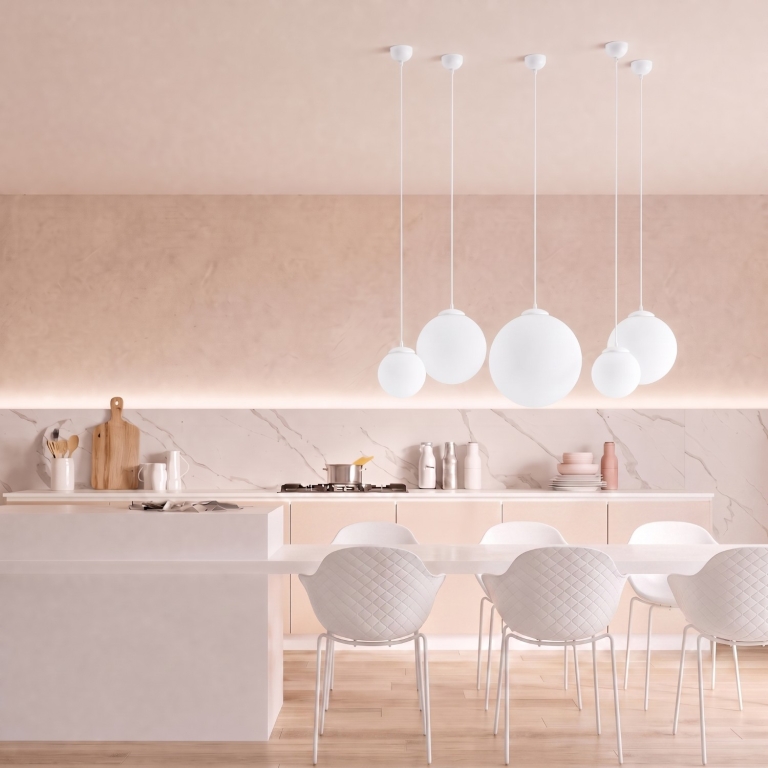 śnieżnobiała-szklana-lampa-wisząca-do-kuchni