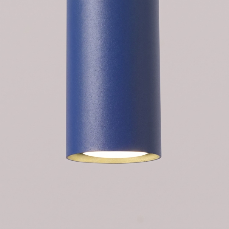 stalowa-lampa-wisząca-niebieska-do-sypialni